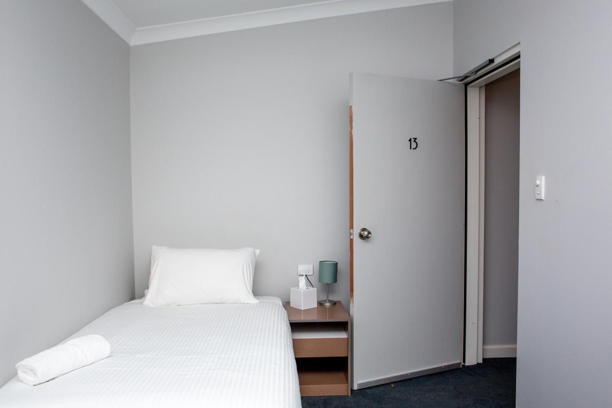 Five Island Hotel Cringila Zimmer foto